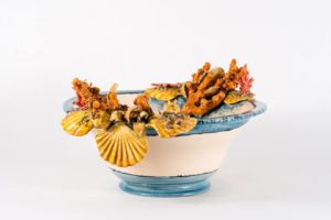 Portafrutta di ceramica bianco e azzurro con conchiglie e coralli BluArte